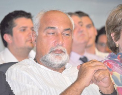 Vosganian nu-şi dă demisia din Guvern